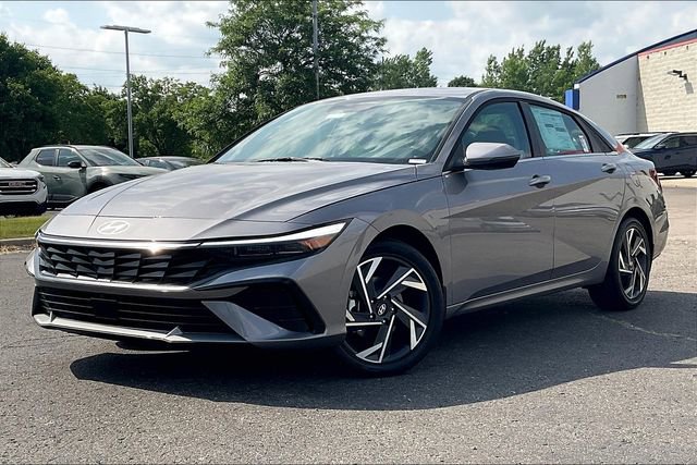 New 2025 Hyundai Elantra Limited image 2