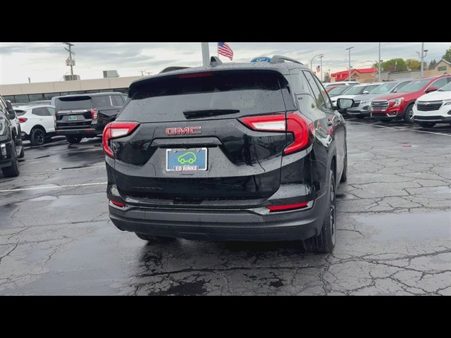 Used 2024 GMC Terrain SLE w/ Driver Convenience Package FWD image 7