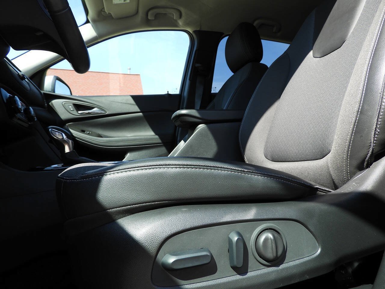 Used 2023 Buick Encore GX Select w/ Sport Touring Package AWD/4WD image 15