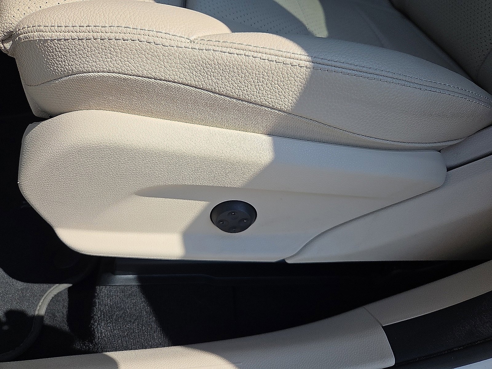 Used 2022 Mercedes-Benz GLC 300 GLC 300 w/ Premium Package Lite image 14