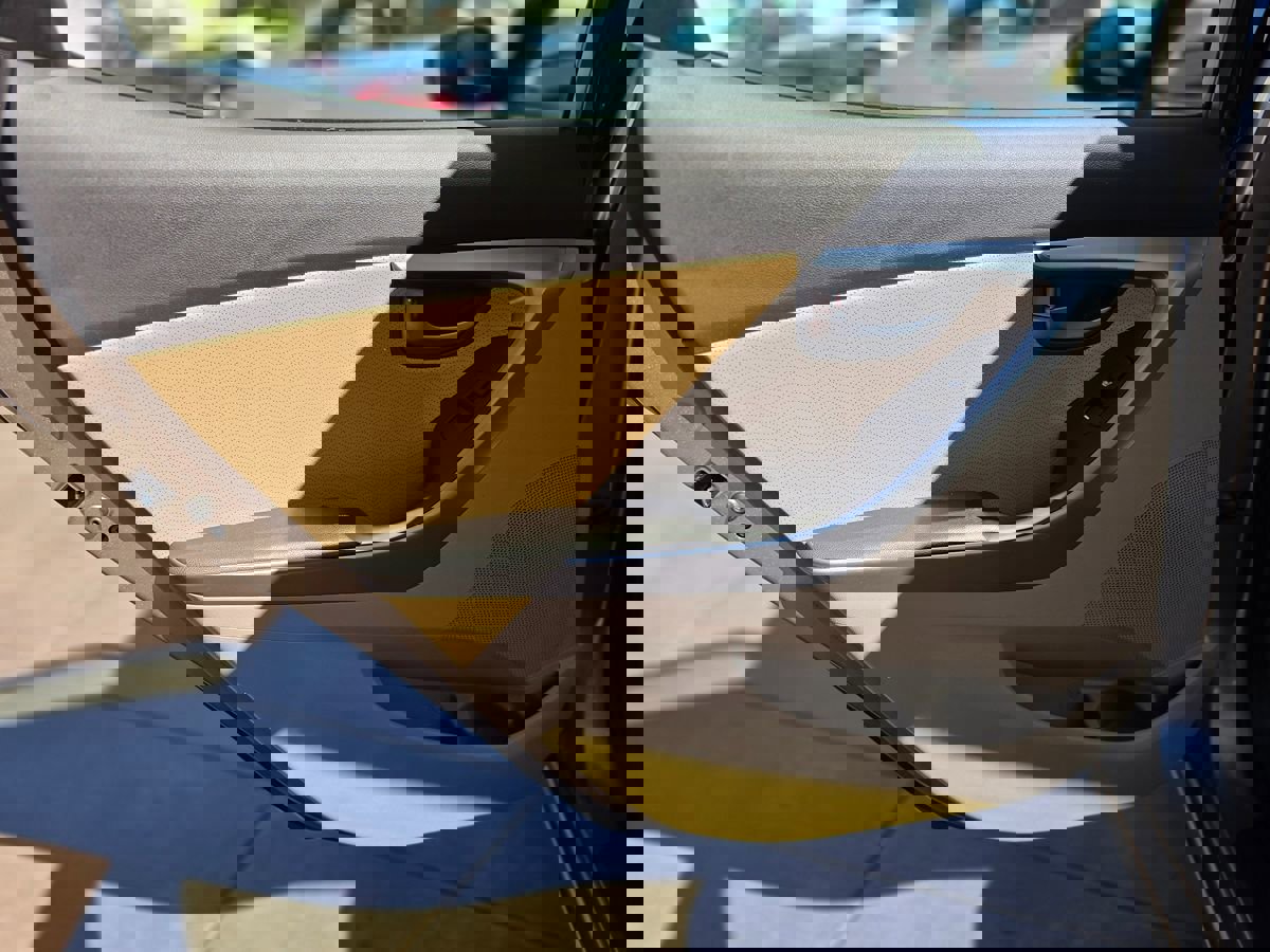 Used 2012 Hyundai Elantra Limited w/ Technology Pkg 5 image 25