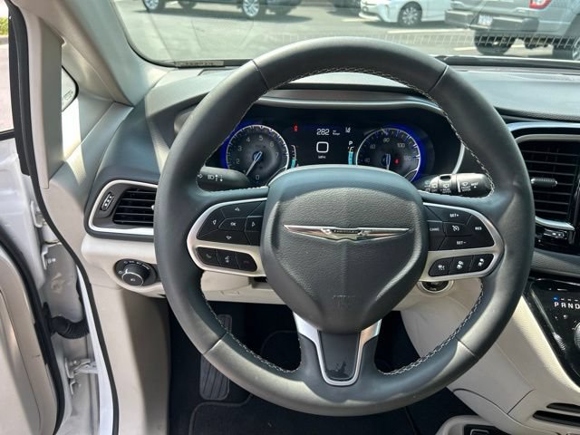Used 2024 Chrysler Pacifica Touring-L FWD image 20