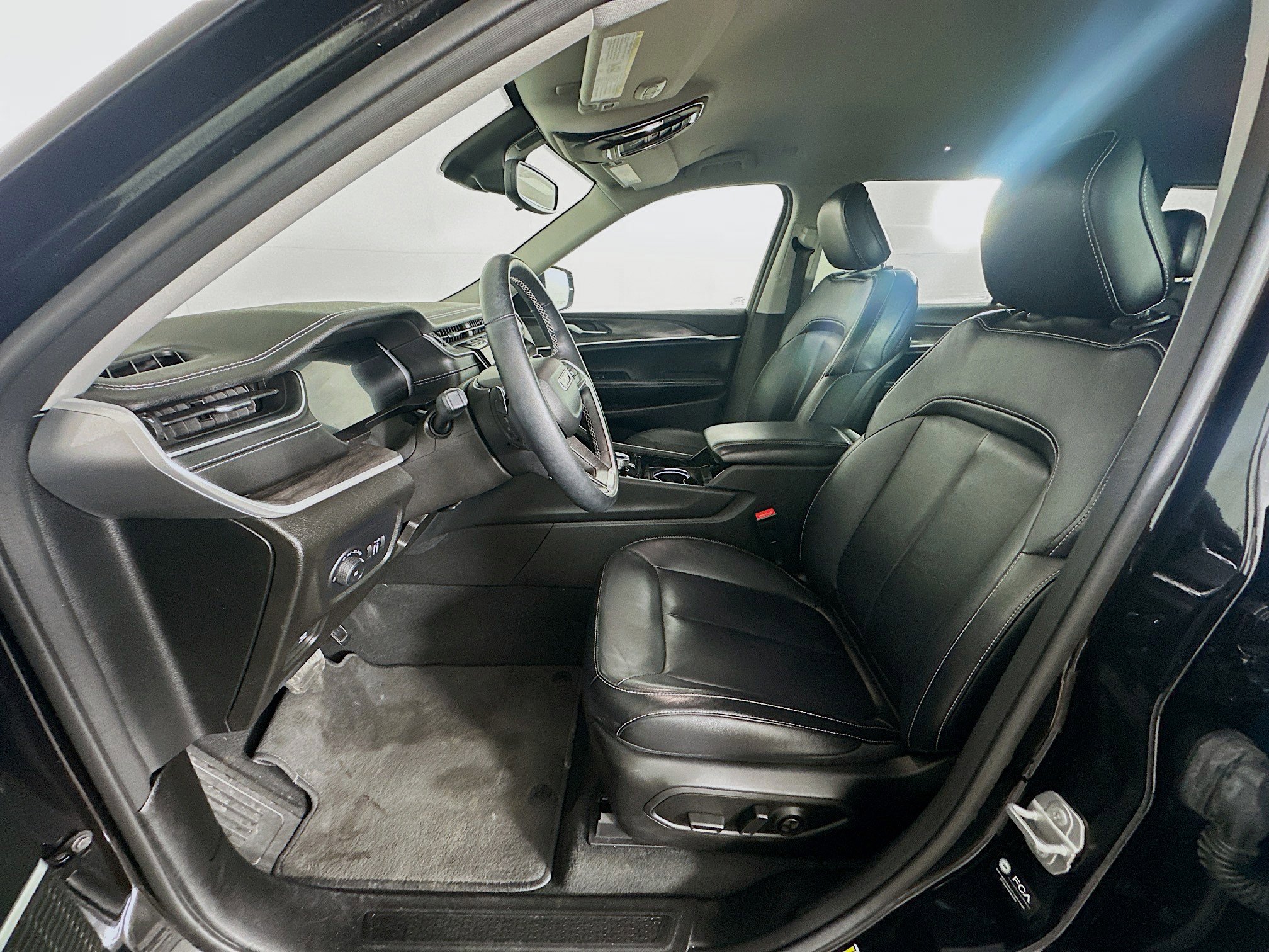 Used 2022 Jeep Grand Cherokee L Limited w/ Trailer Tow Group (B) AWD/4WD image 13