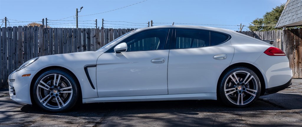 Used 2014 Porsche Panamera 4 image 2