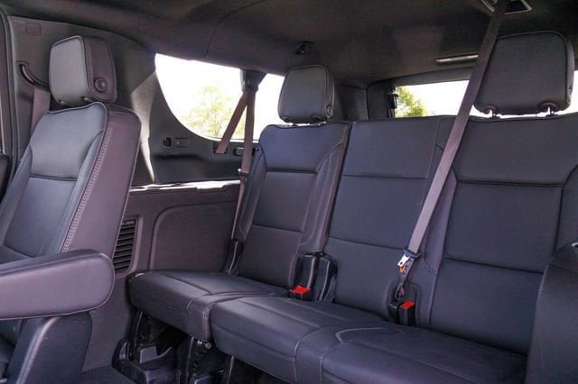 Used 2025 GMC Yukon XL Denali AWD/4WD image 9