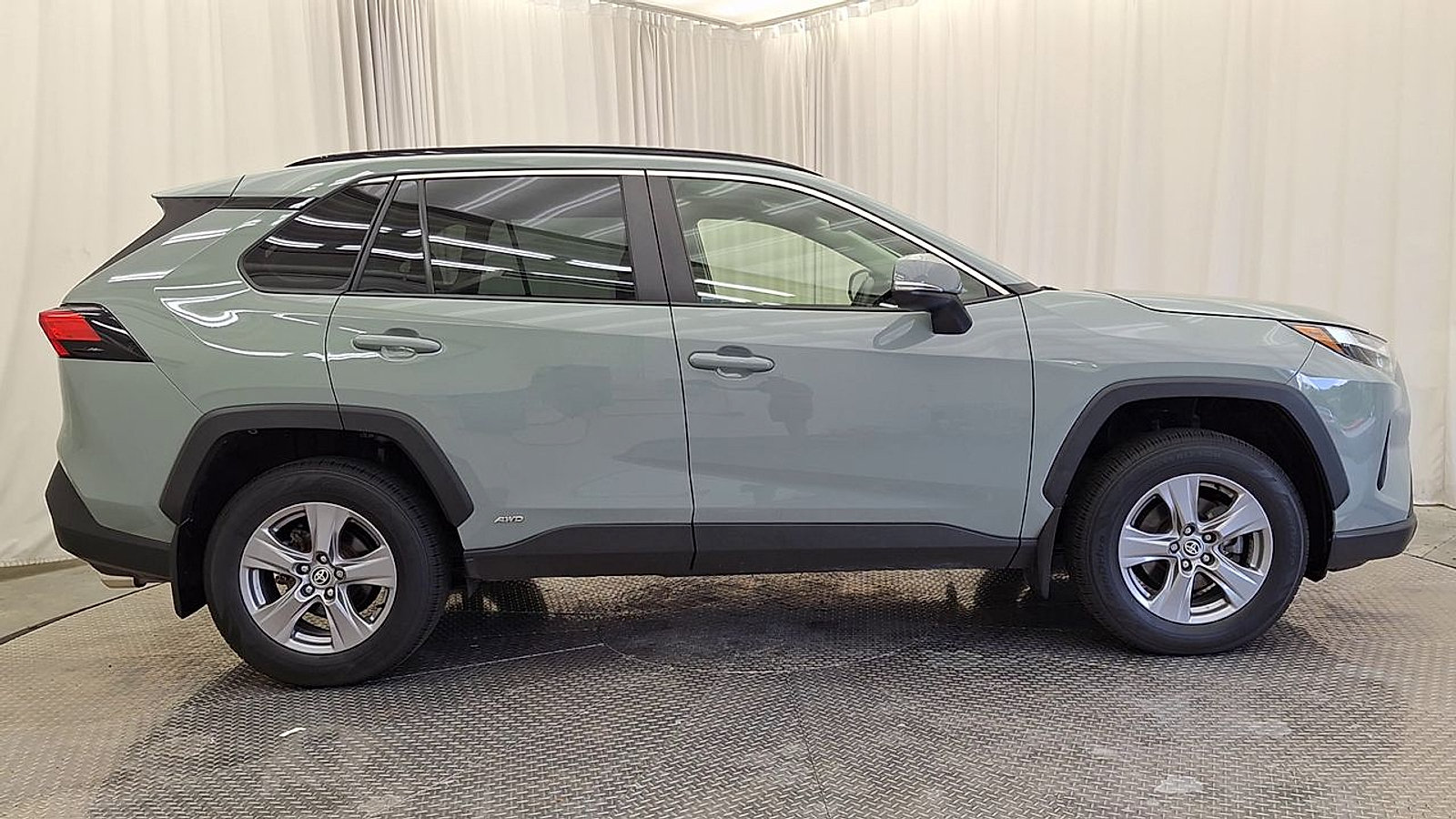 Certified 2023 Toyota RAV4 XLE w/ Convenience Package AWD/4WD image 4
