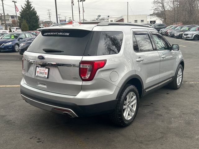 Used 2017 Ford Explorer XLT image 7