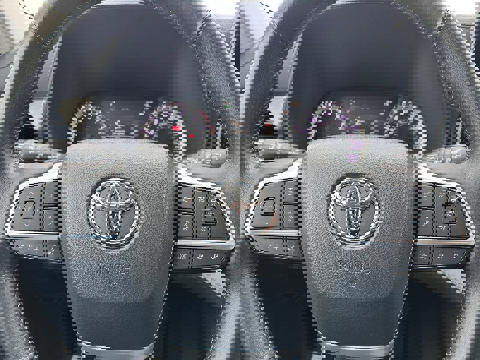 Used 2023 Toyota Highlander LE image 18