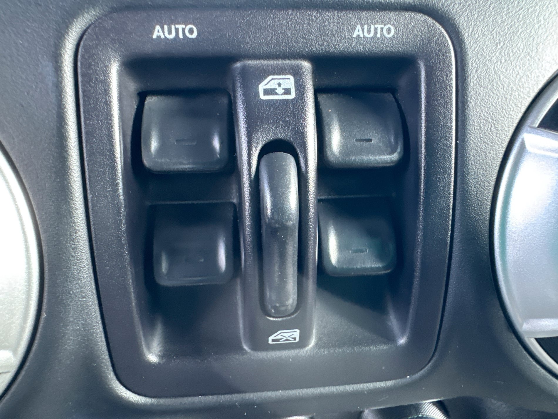 Used 2016 Jeep Wrangler Unlimited Rubicon w/ Connectivity Group AWD/4WD image 21