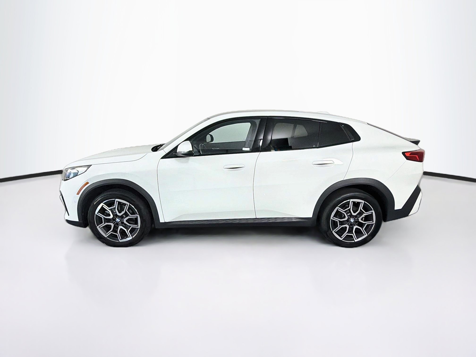 Used 2026 BMW X2 xDrive28i AWD/4WD image 4