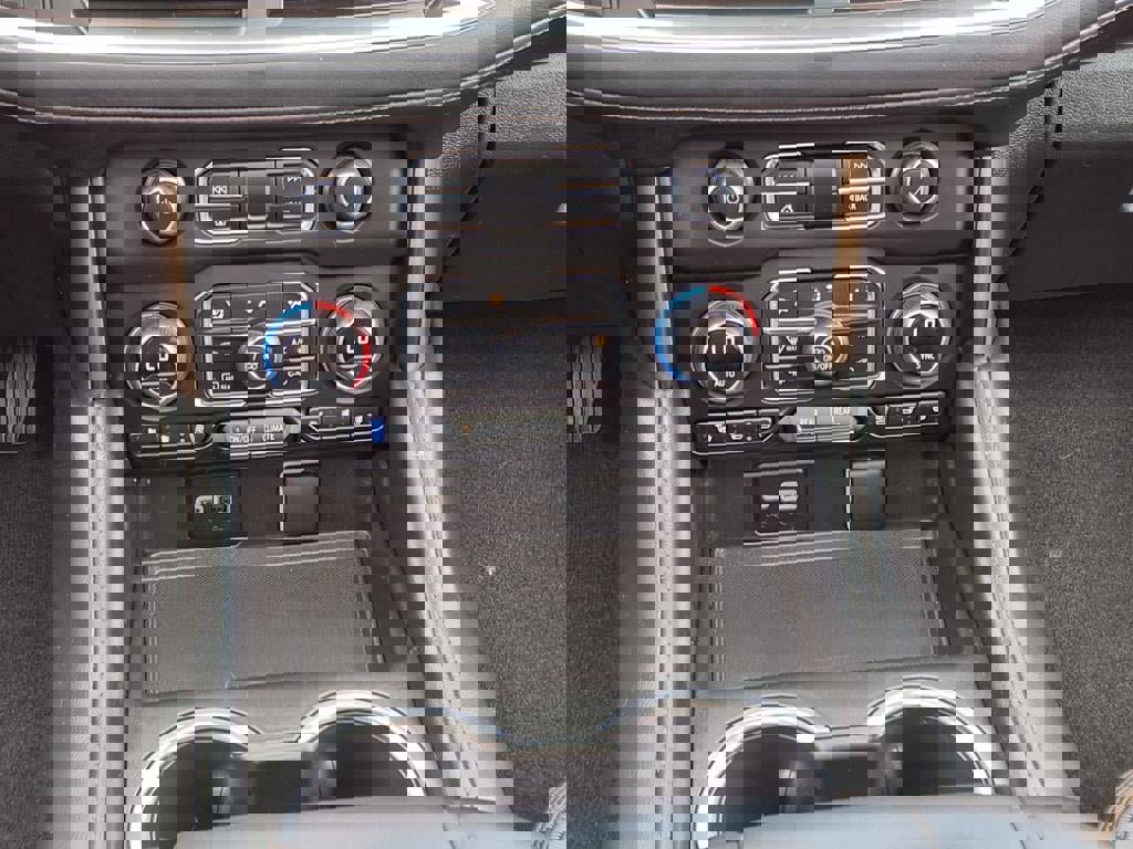 Used 2024 Chevrolet Tahoe High Country w/ Premium Package image 13