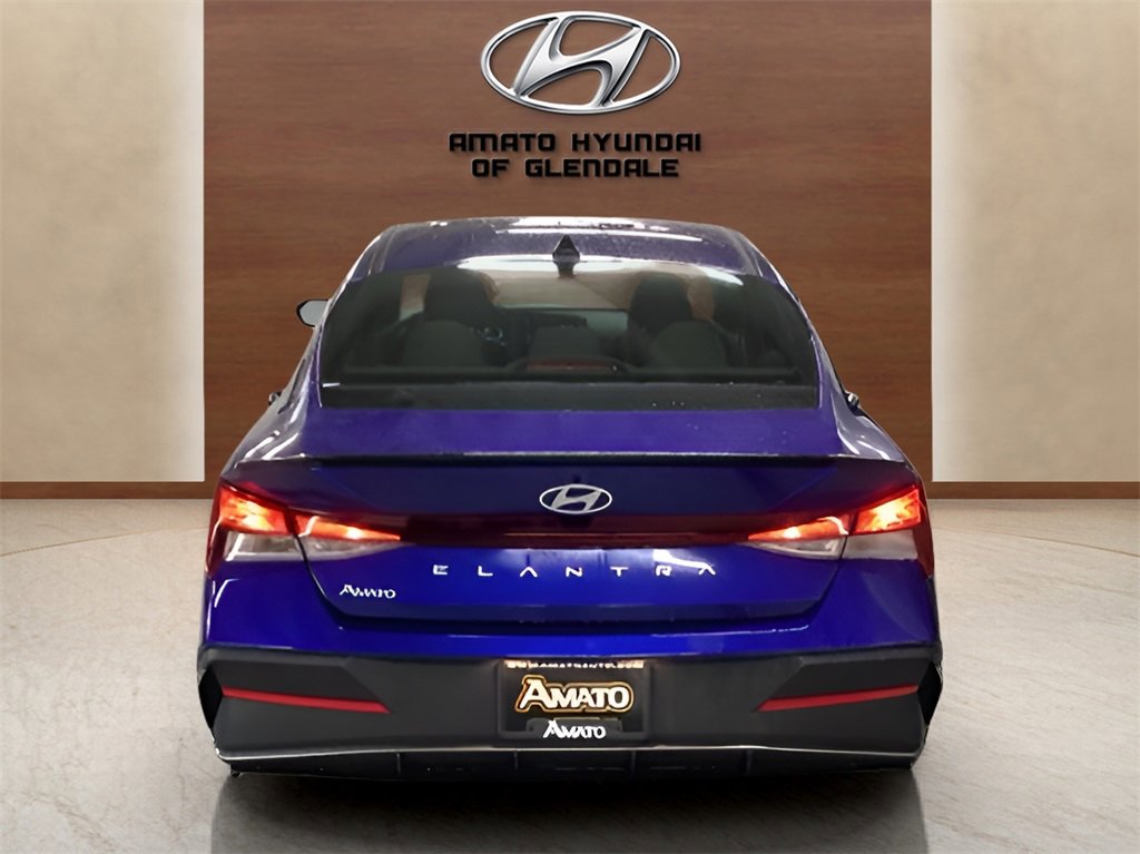 Used 2025 Hyundai Elantra Sport image 4