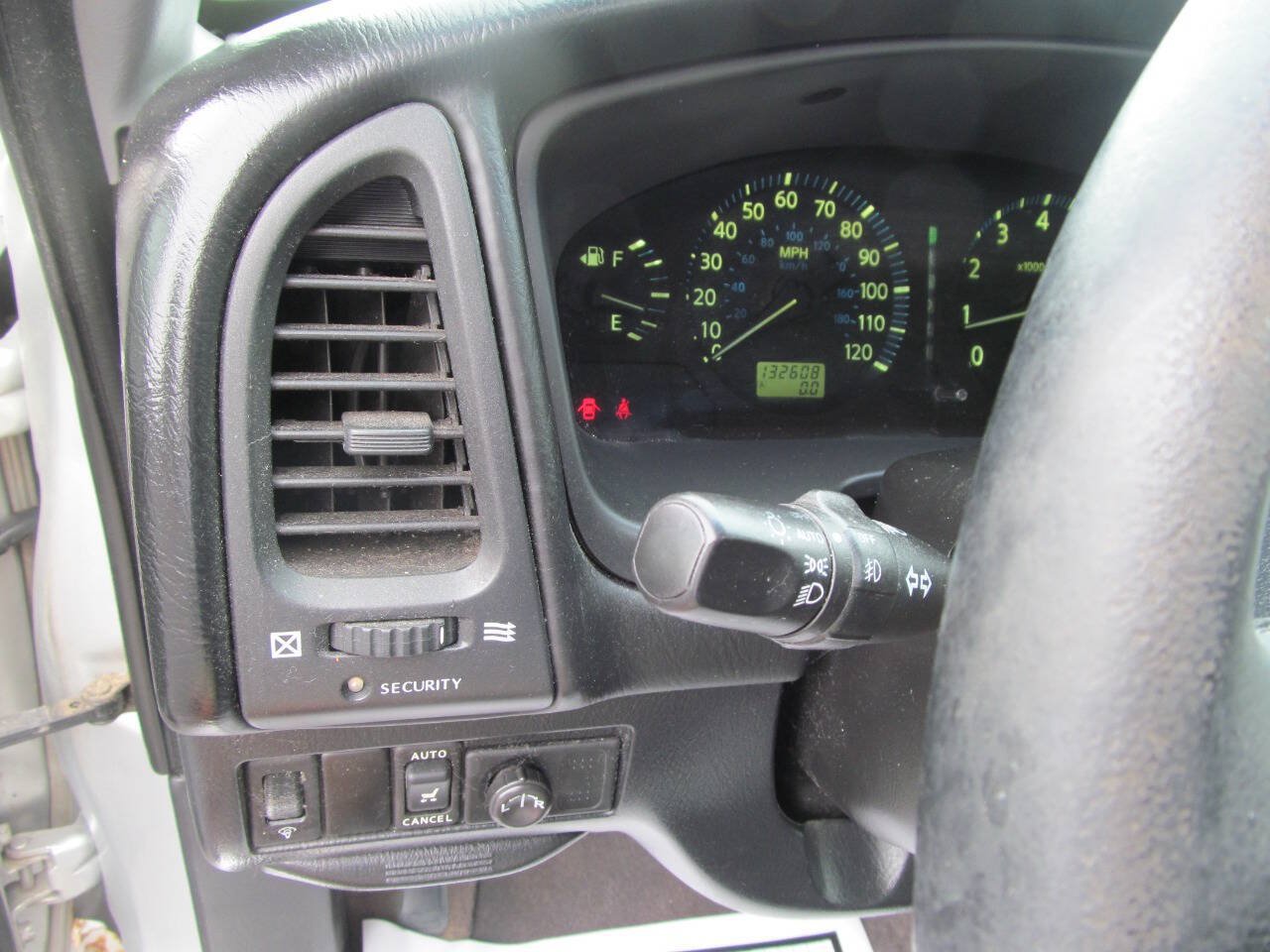 Used 2004 Nissan Pathfinder LE Platinum RWD image 13