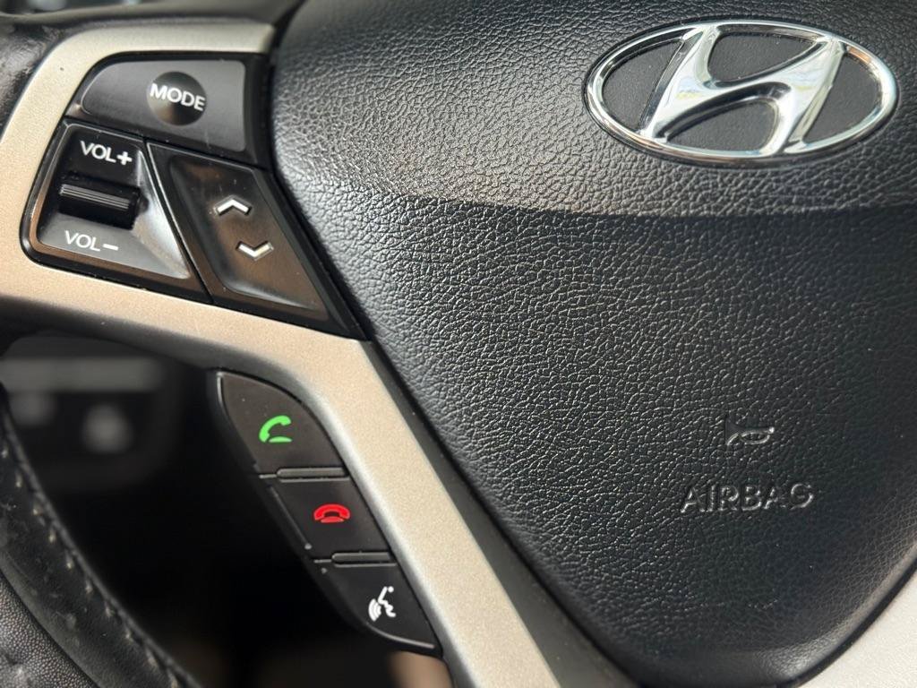 Used 2012 Hyundai Veloster w/ Style Pkg FWD image 12