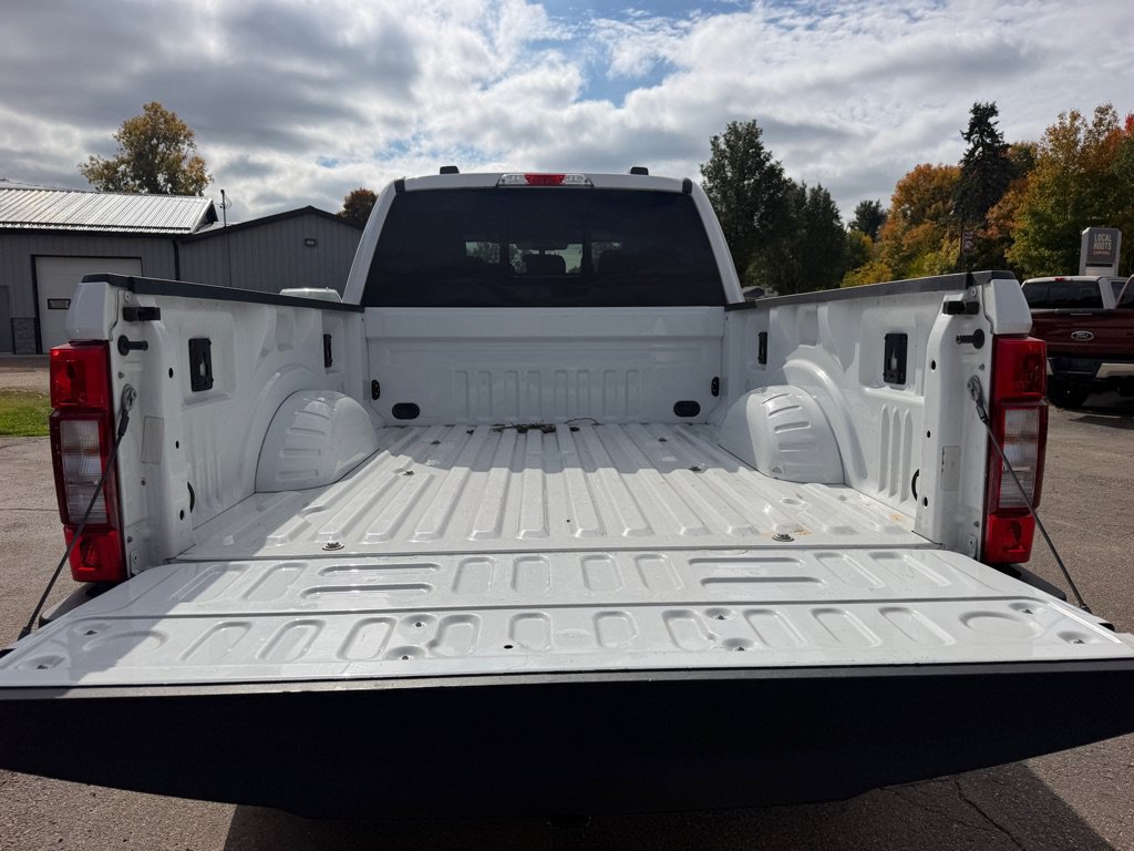 Used 2022 Ford F250 XLT w/ Black Appearance Package AWD/4WD image 8