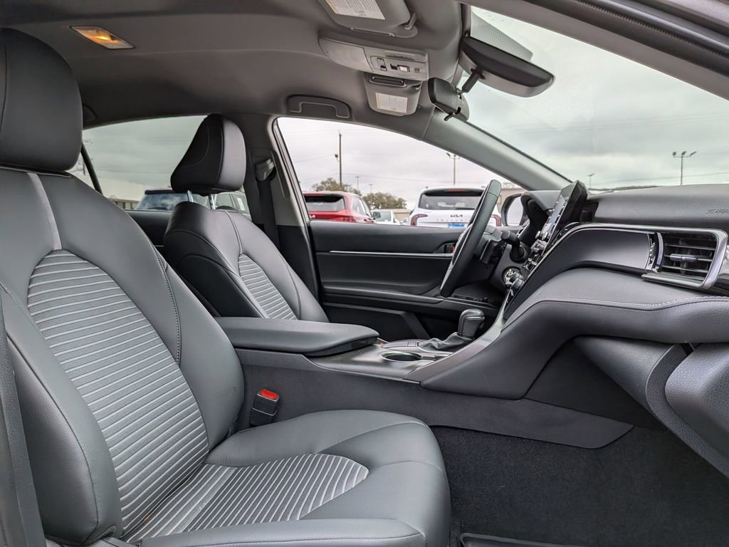 Used 2024 Toyota Camry SE image 31