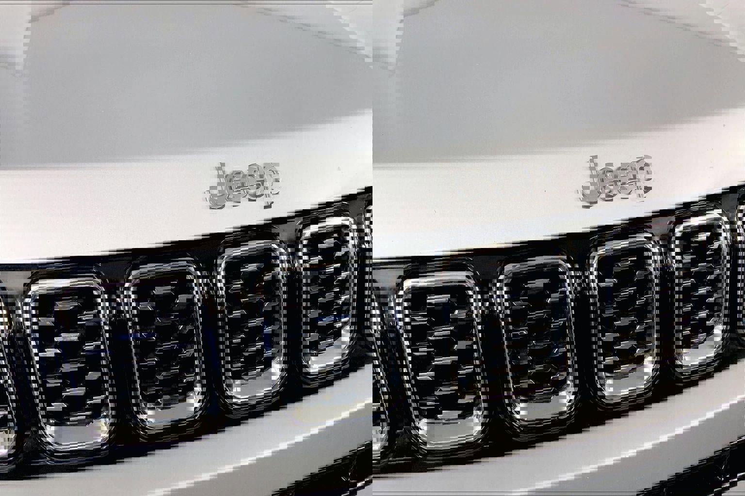 Used 2025 Jeep Compass Limited image 28