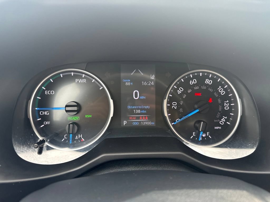 Certified 2022 Toyota RAV4 LE AWD/4WD image 12
