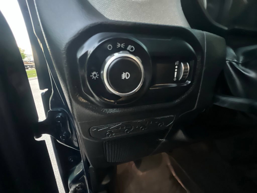 Used 2025 Jeep Wrangler Sport AWD/4WD image 31