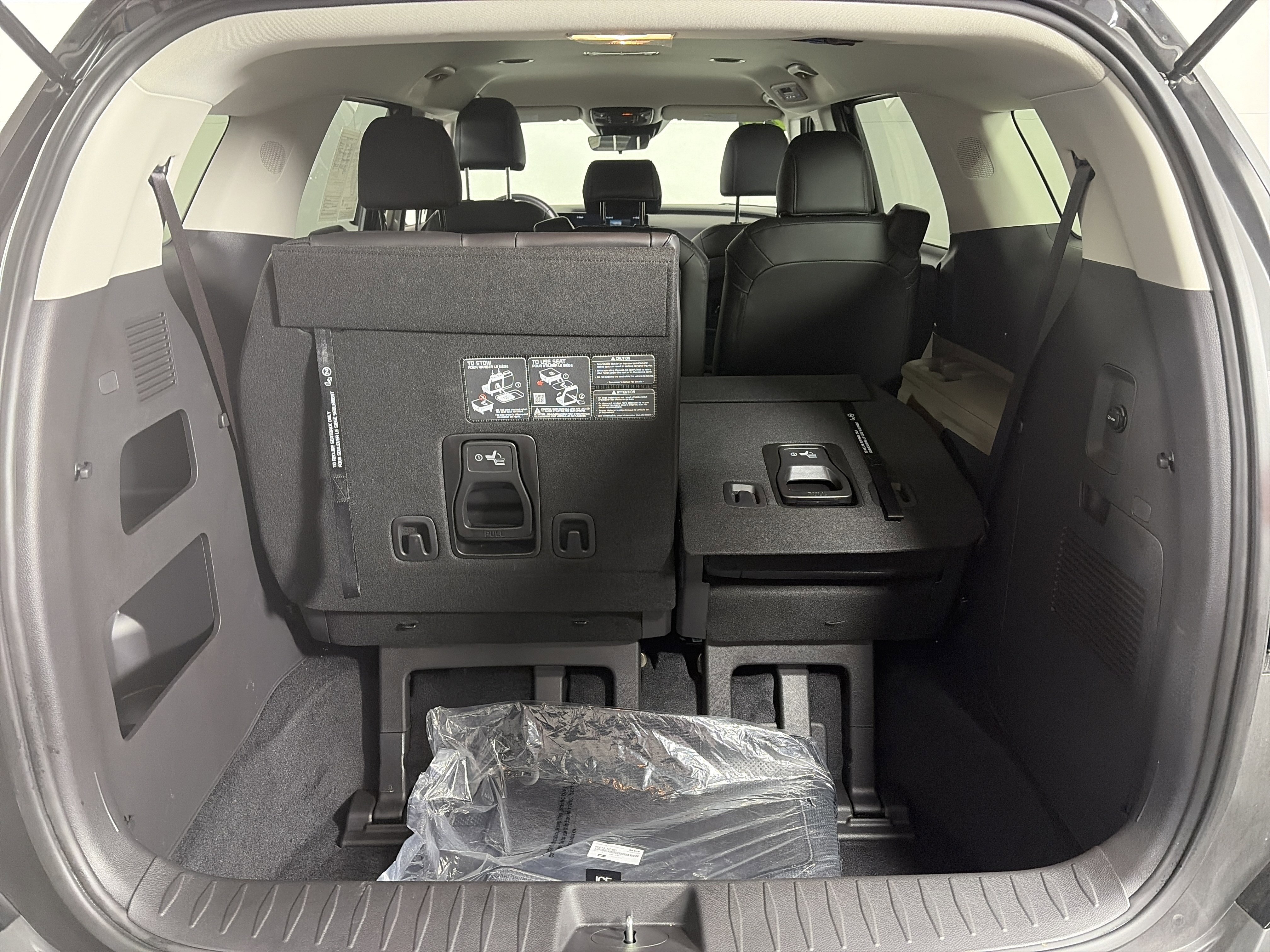 Used 2025 Kia Carnival image 10