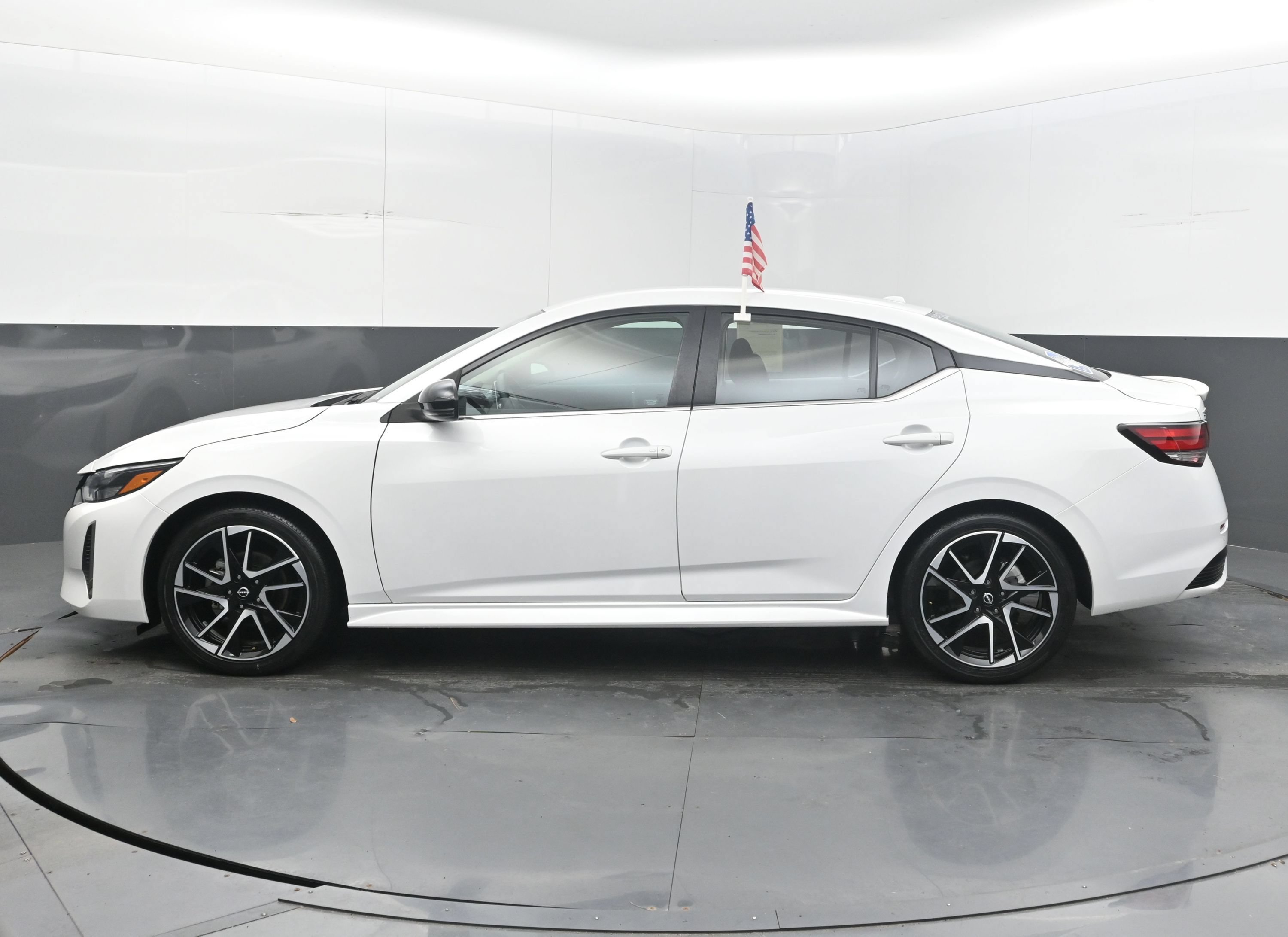 Used 2024 Nissan Sentra SR FWD image 7