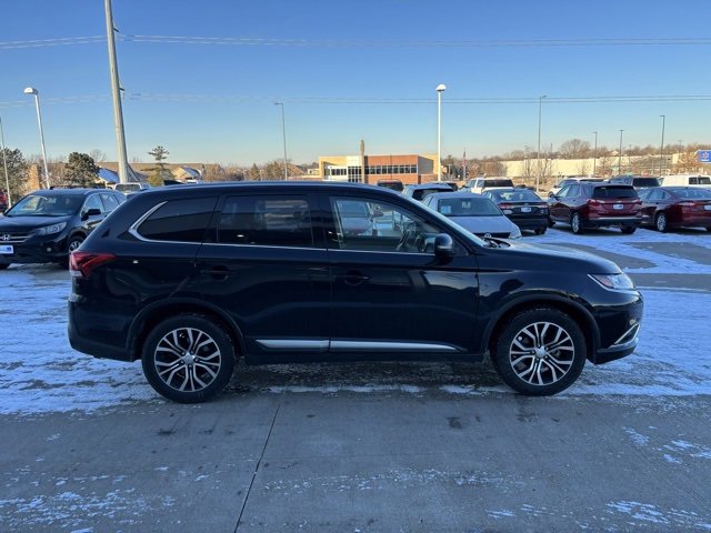 Used 2017 Mitsubishi Outlander SEL image 4