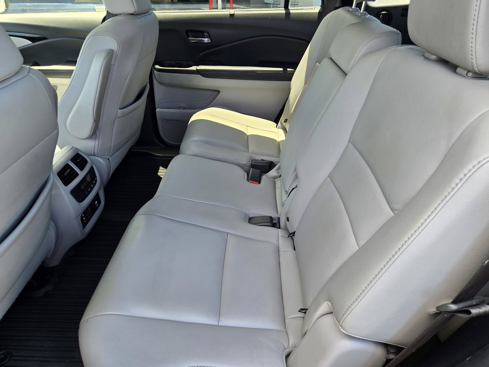 Used 2017 Honda Pilot Touring image 12