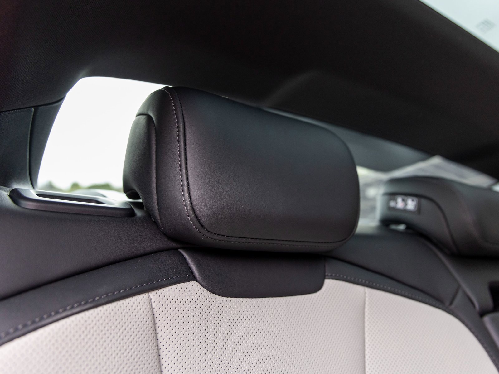 New 2025 Porsche Taycan 4S image 47