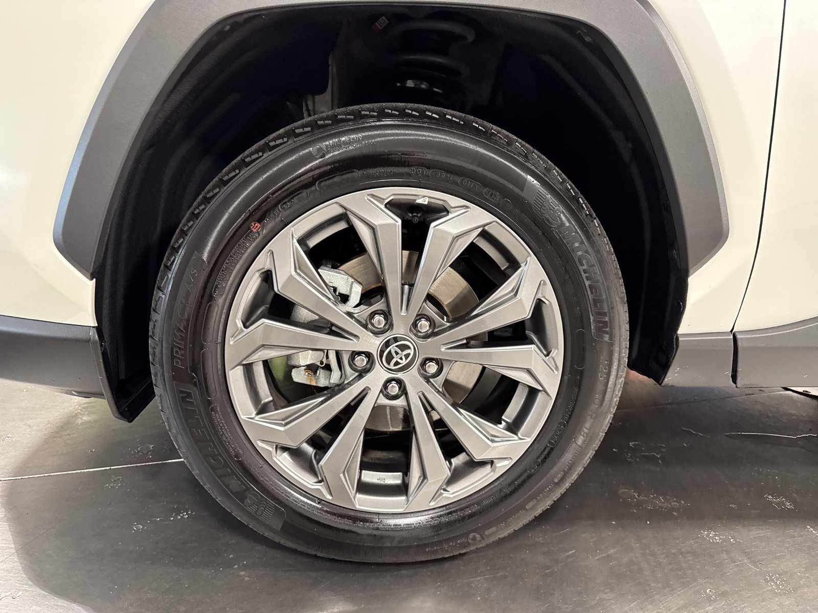 Used 2022 Toyota RAV4 Limited AWD/4WD image 2