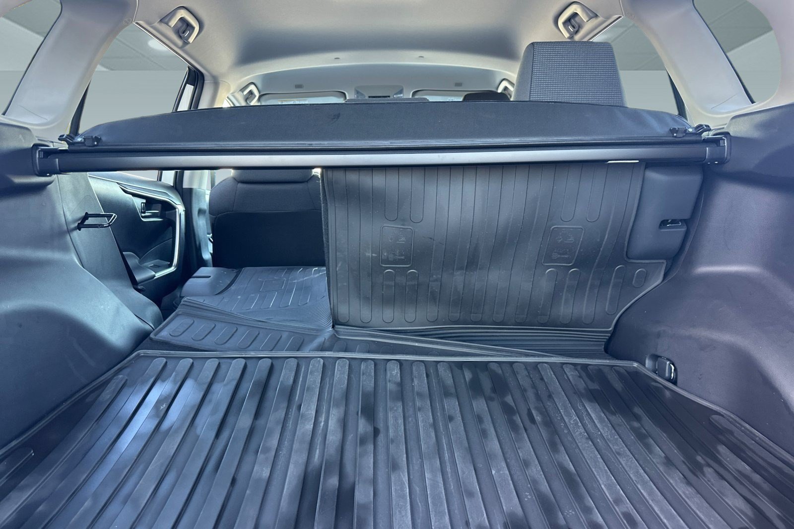Used 2025 Toyota RAV4 LE FWD image 25