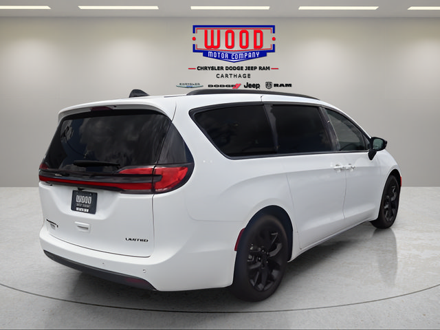 New 2027 Chrysler Pacifica Limited FWD image 3