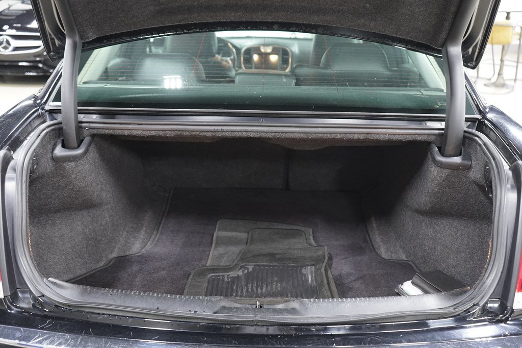 Used 2017 Chrysler 300 C RWD image 17