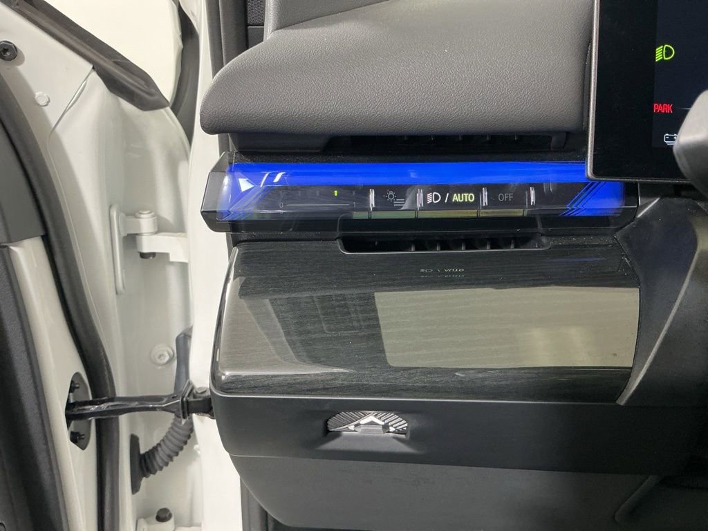 Certified 2025 BMW i5 eDrive40i image 17