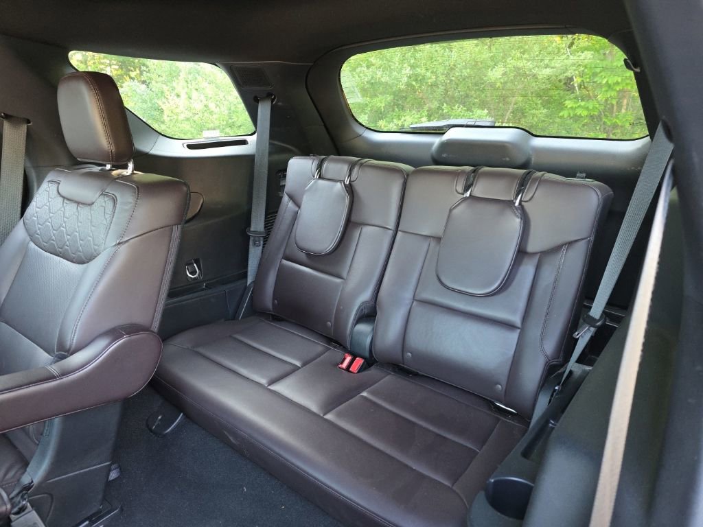 Used 2025 Ford Explorer Platinum w/ LUX Leather Package AWD/4WD image 16
