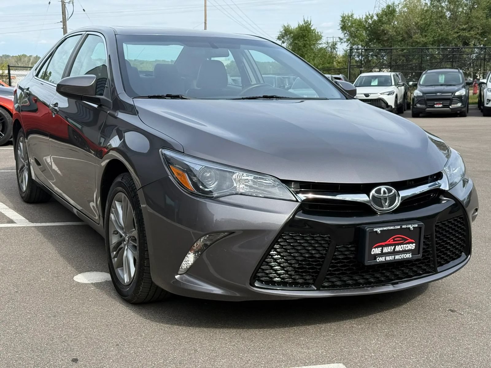 Used 2017 Toyota Camry SE w/ Moonroof Package FWD image 7