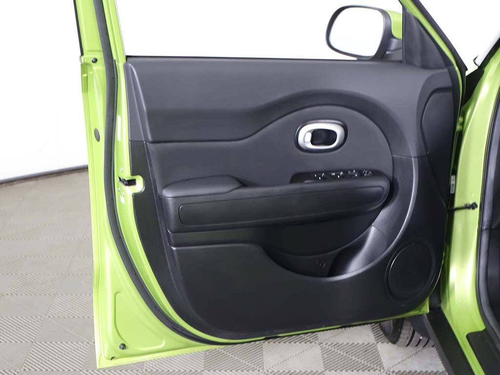 Used 2015 Kia Soul FWD image 19