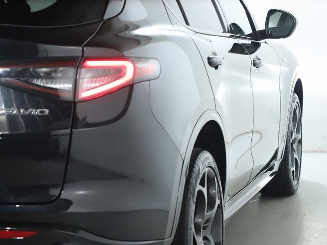Used 2024 Alfa Romeo Stelvio Veloce image 47