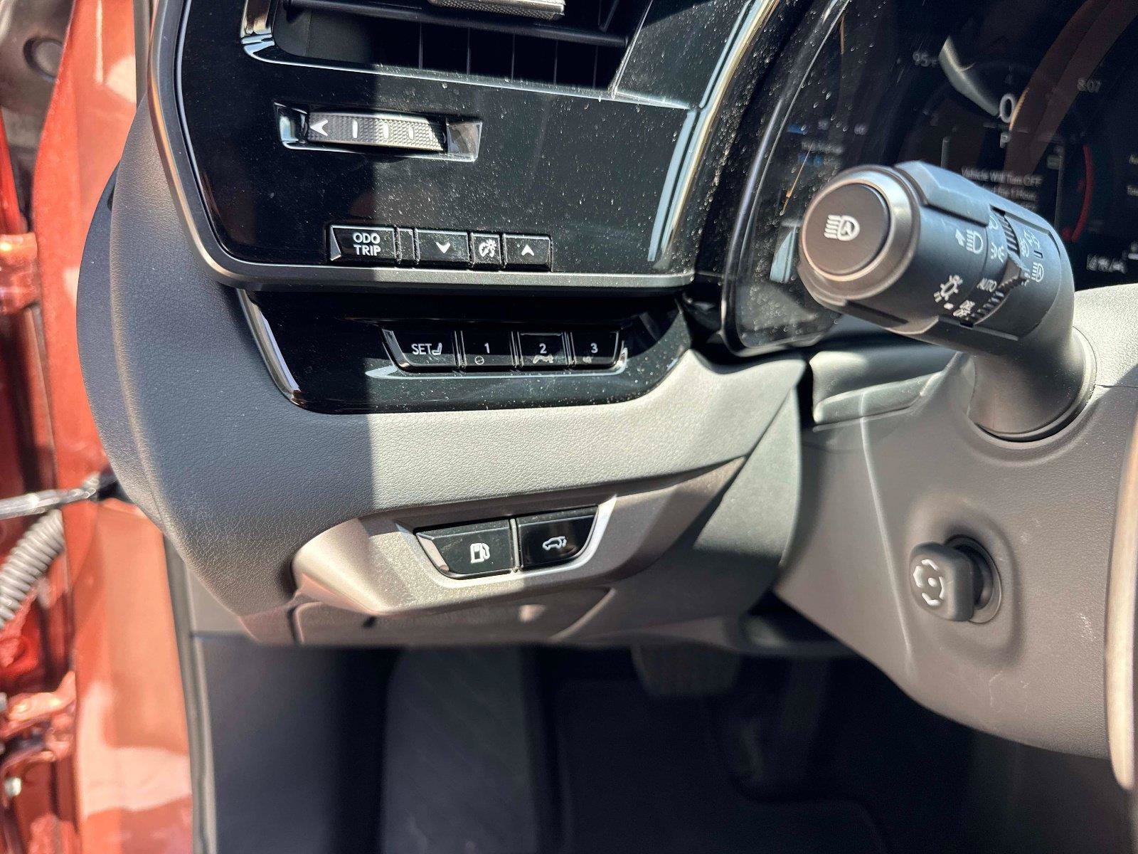 Used 2025 Lexus RX 350 Premium w/ Accessory Package (Z1) FWD image 33