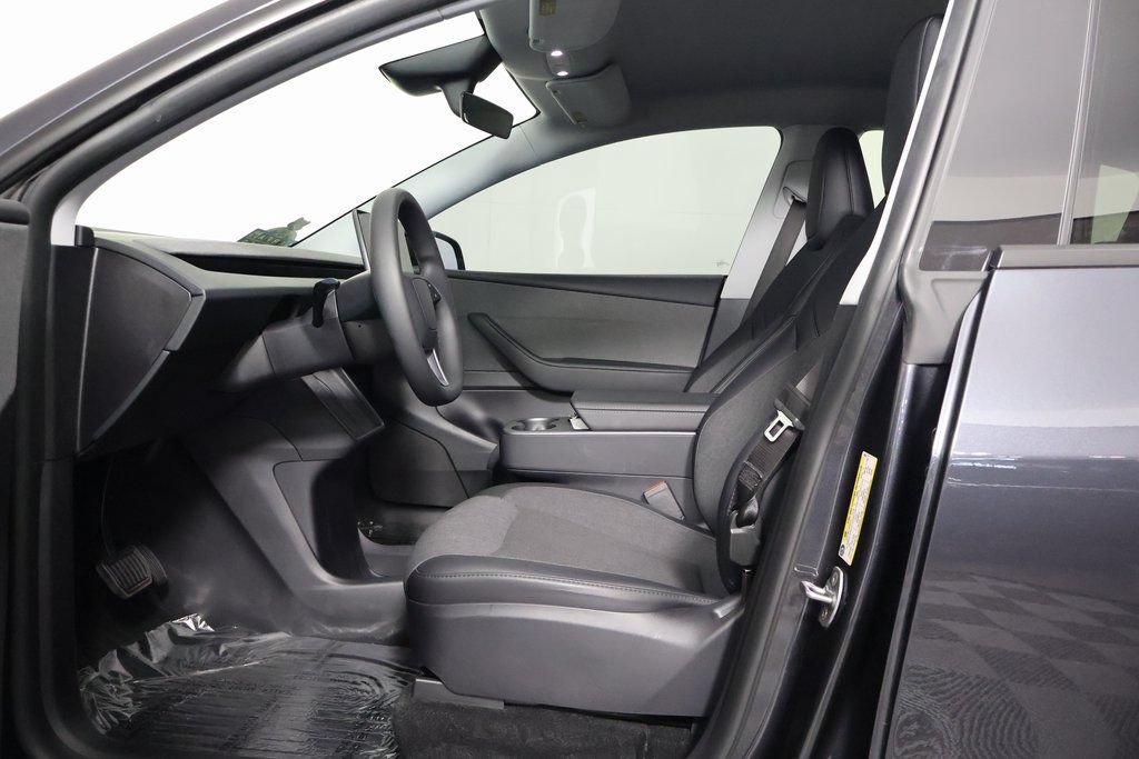 Used 2026 Tesla Model Y 2WD image 10