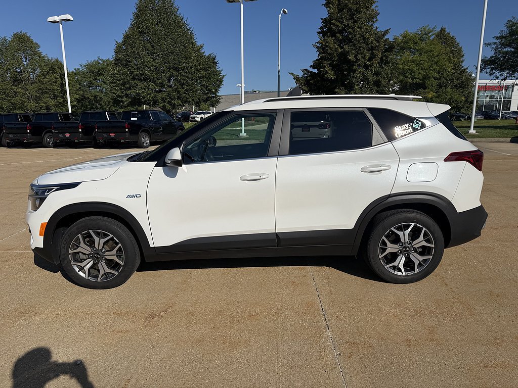 Used 2021 Kia Seltos EX AWD/4WD image 3