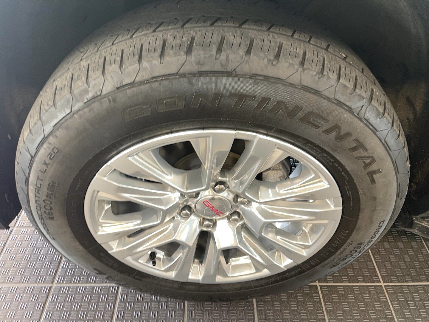 Used 2024 GMC Yukon XL Denali AWD/4WD image 7