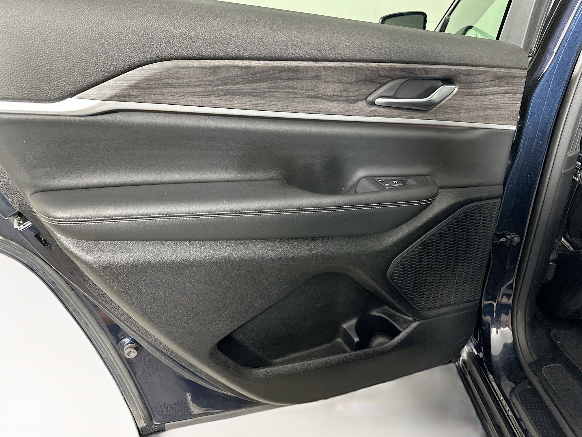 Used 2023 Jeep Grand Cherokee L Limited image 26