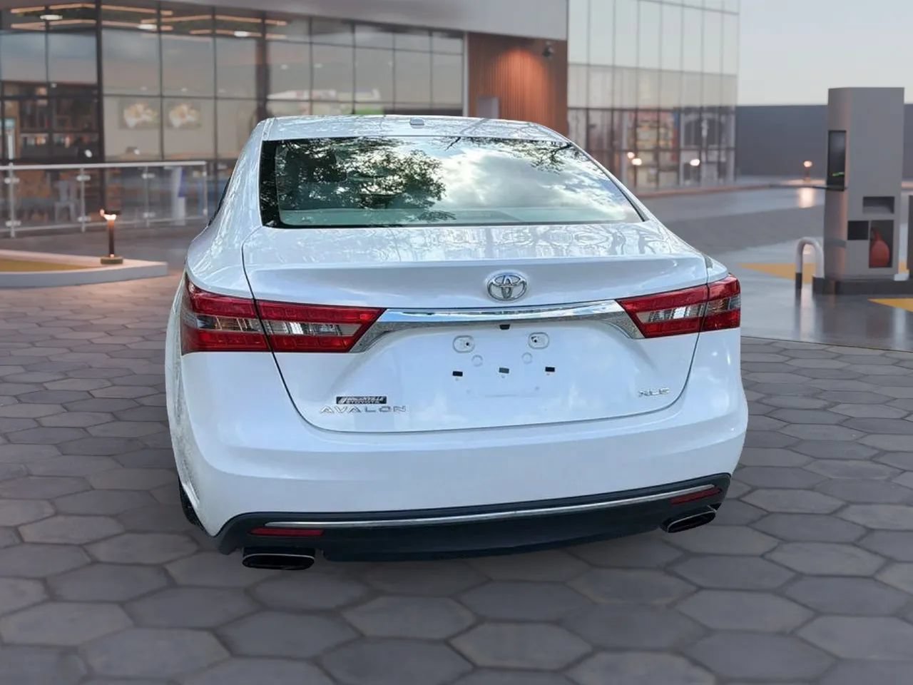 Used 2017 Toyota Avalon XLE FWD image 9