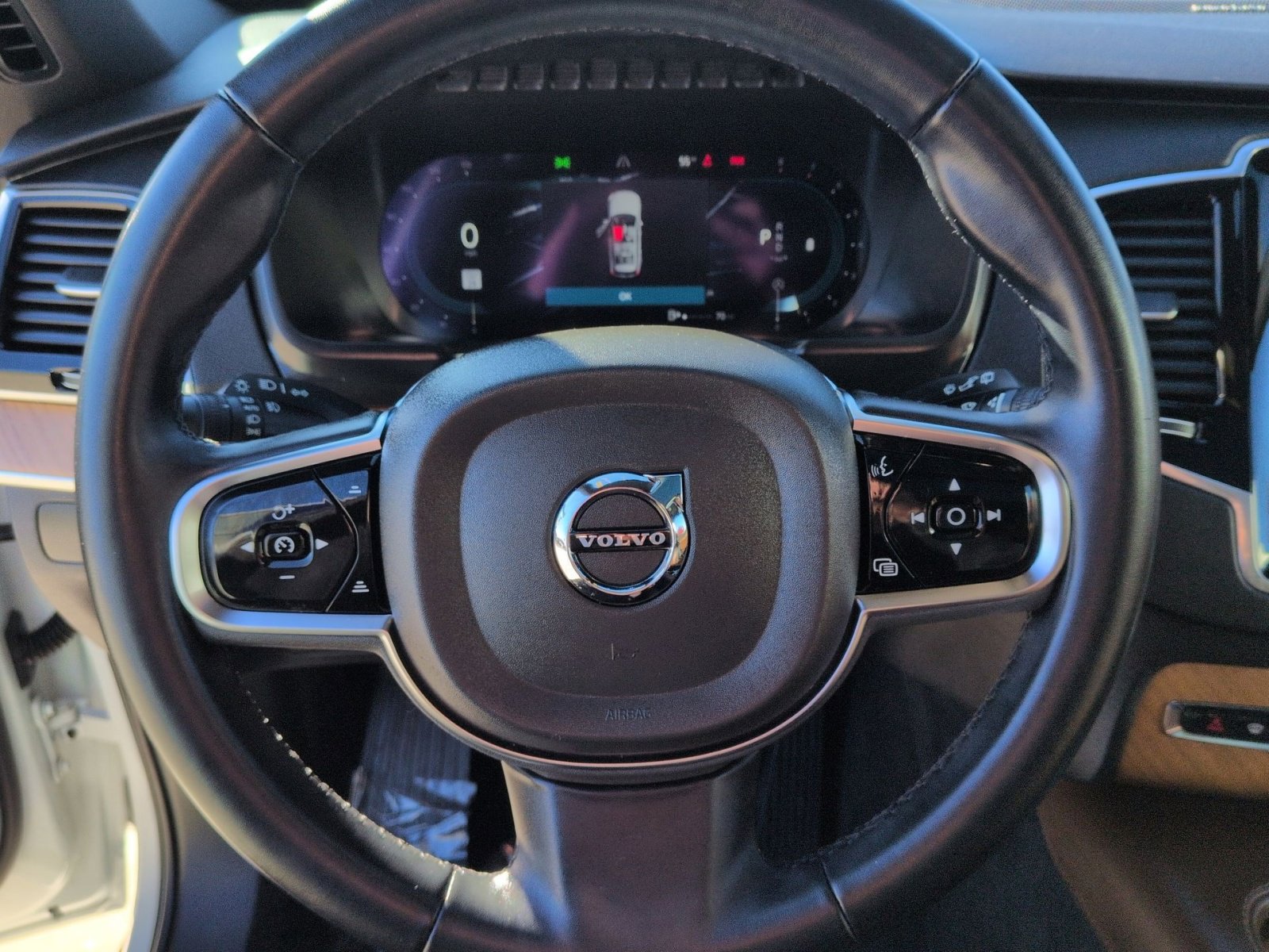 Used 2024 Volvo XC90 B6 Plus image 16