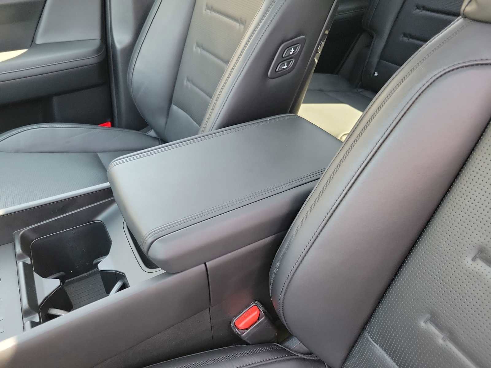 Used 2025 Hyundai Santa Fe Calligraphy image 16