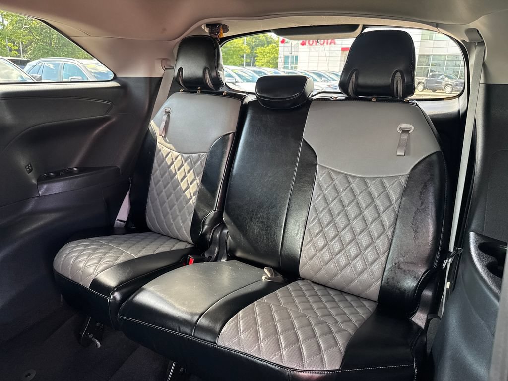 Used 2025 Toyota Sienna LE AWD/4WD image 40