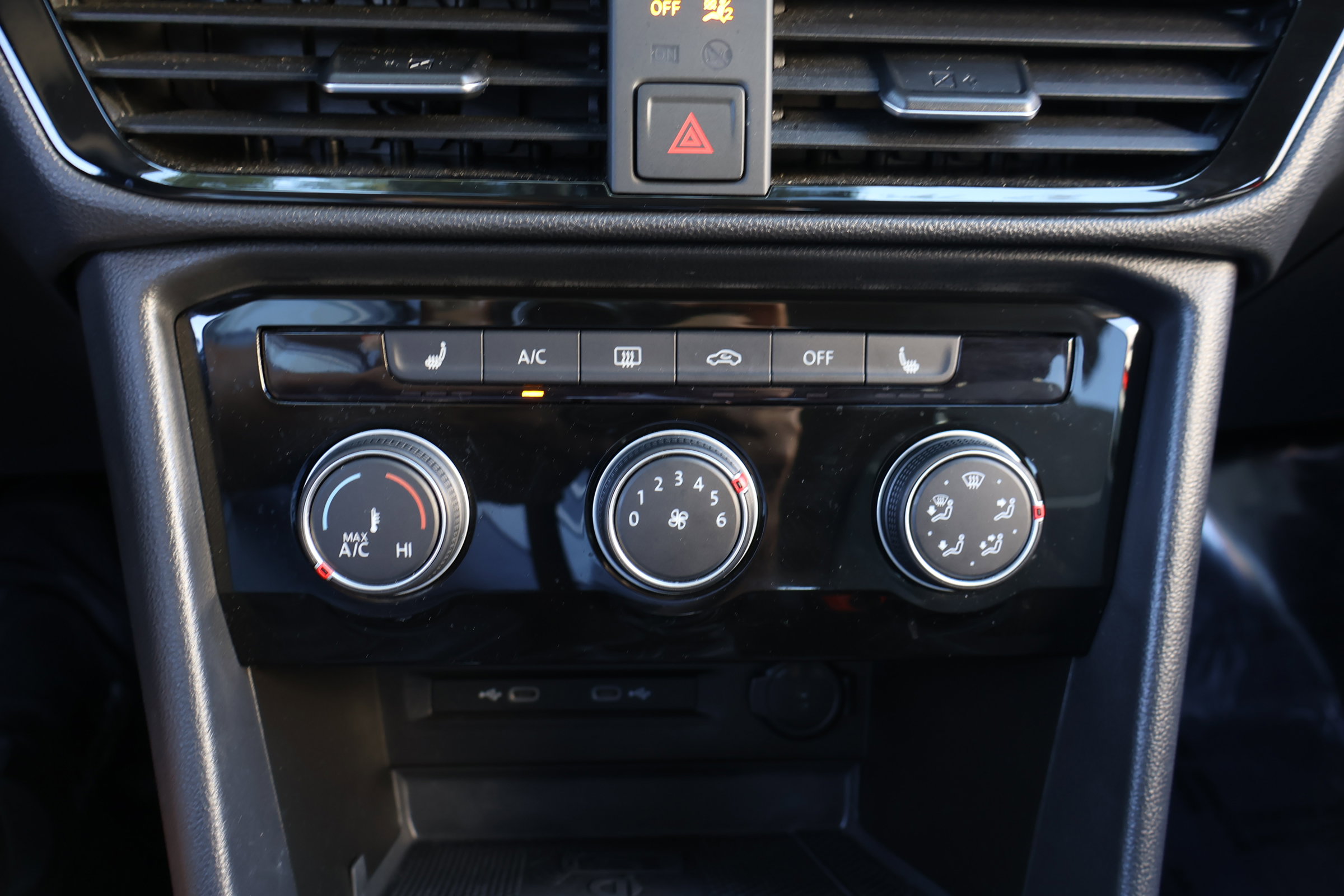 Used 2023 Volkswagen Taos SE w/ Black Wheel Package image 26