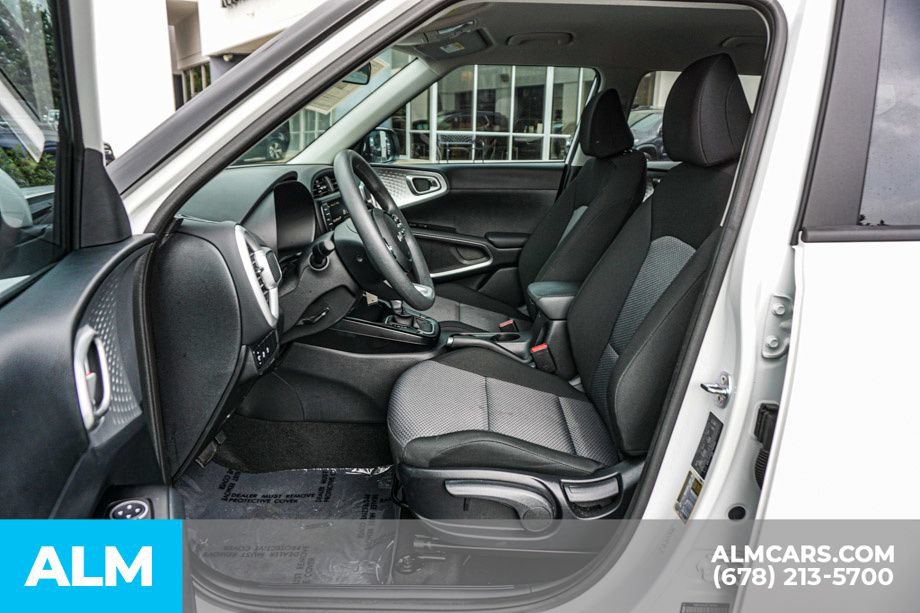 Used 2025 Kia Soul LX w/ LX Technology Package FWD image 20