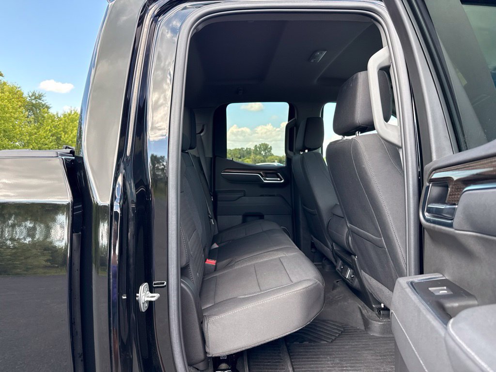 Used 2025 Chevrolet Silverado 1500 LT AWD/4WD image 12