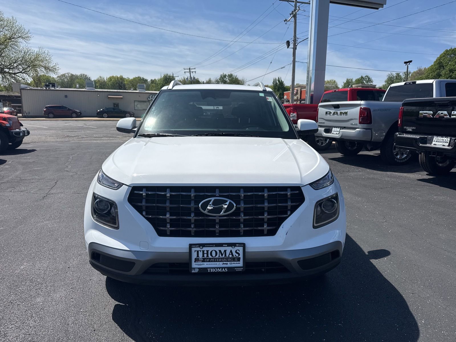 Used 2023 Hyundai Venue SEL w/ Cargo Package image 2